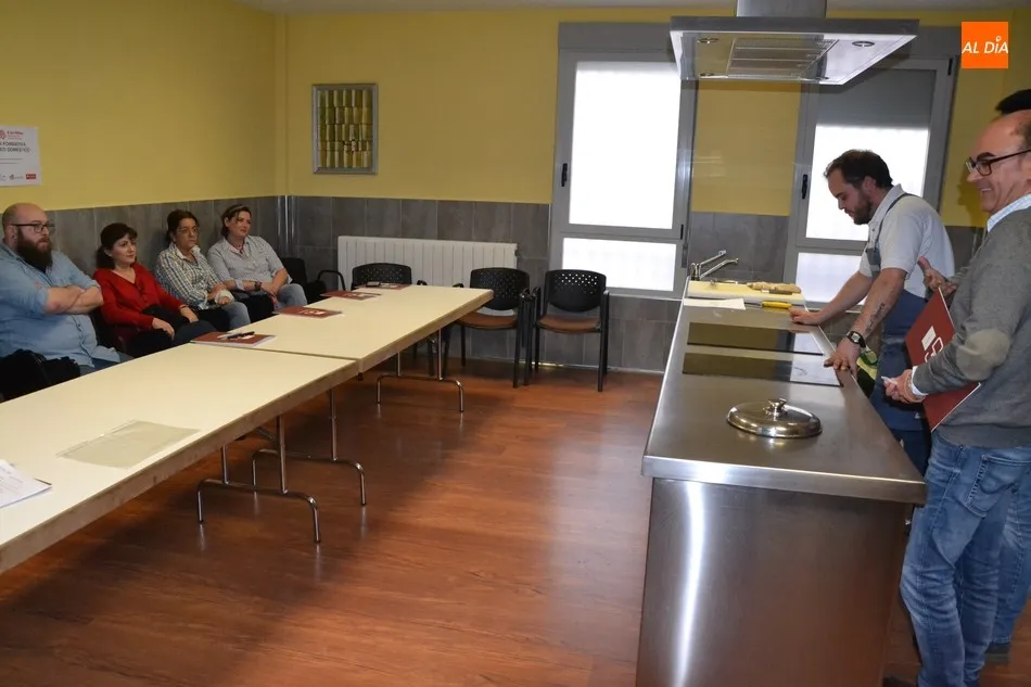 Foto 3 - Arranca el curso de la Asociaci&oacute;n de Hosteler&iacute;a para darle un nuevo toque a pinchos y tapas  
