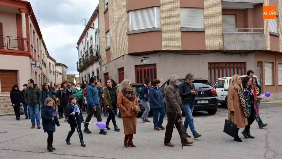 Foto 10 - Lumbrales camina unido por la eliminaci&oacute;n de la violencia contra la mujer