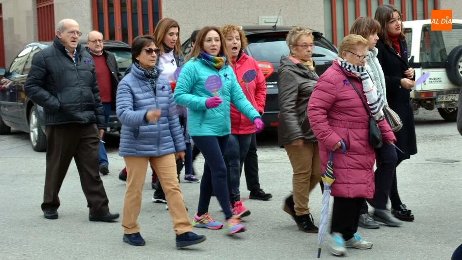 Foto 7 - Lumbrales camina unido por la eliminaci&oacute;n de la violencia contra la mujer