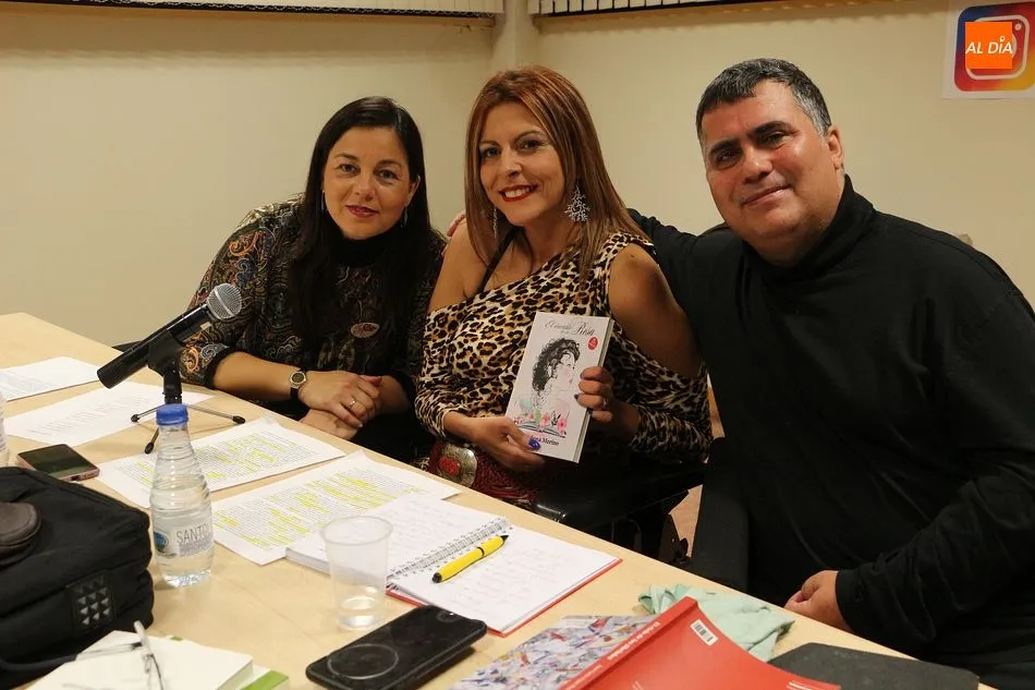 María Jesús Moro, Almudena Merino y Juan Carlos López Pinto en la presentación en Guijuelo