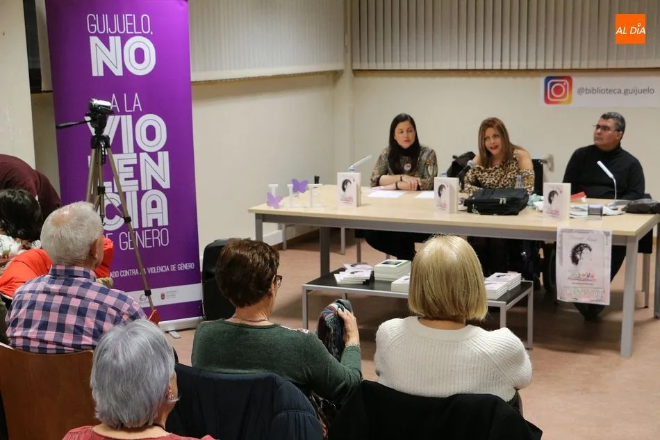 Foto 6 - Almudena Merino comparte su visi&oacute;n de la violencia de g&eacute;nero con los guijuelenses
