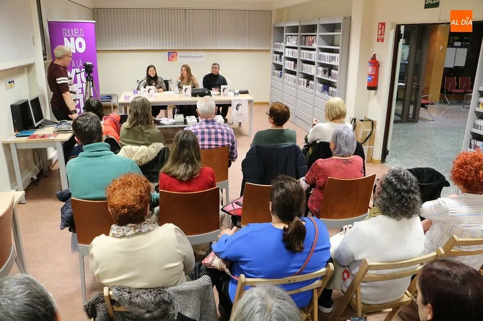 Foto 2 - Almudena Merino comparte su visi&oacute;n de la violencia de g&eacute;nero con los guijuelenses