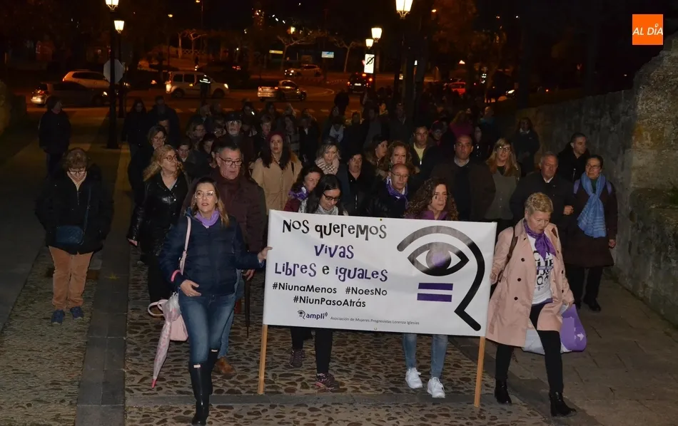 Más de 200 personas salen a las calles mirobrigenses para gritar por las que ya no están  