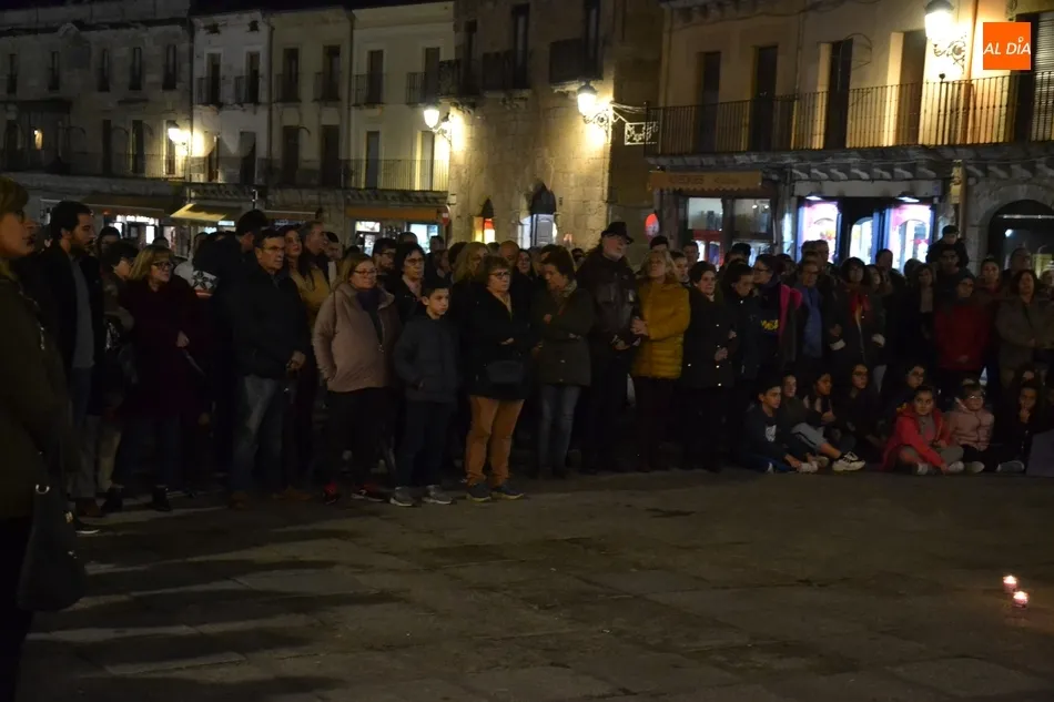 Foto 8 - M&aacute;s de 200 personas salen a las calles mirobrigenses para &ldquo;gritar por las que ya no est&aacute;n&rdquo;  