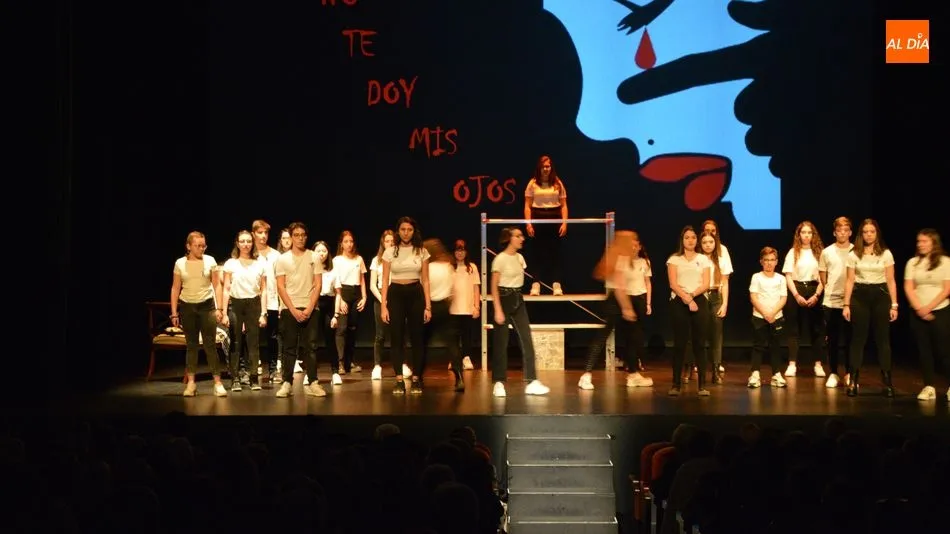 Representación en el Liceo del grupo ‘Esos Escénicos’, del Instituto Mateo Hernández. Foto: Ángel Merino