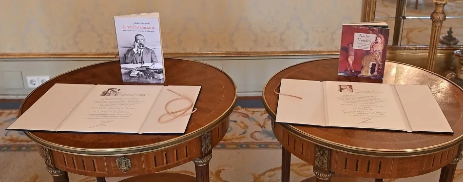 Foto 3 - Juli&aacute;n Granado y Tom&aacute;s Hern&aacute;ndez reciben los premios literarios 'Ciudad de Salamanca 2019'