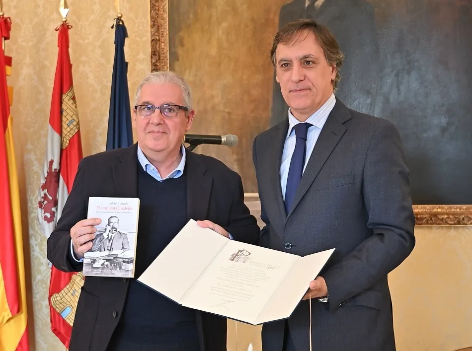 Foto 4 - Juli&aacute;n Granado y Tom&aacute;s Hern&aacute;ndez reciben los premios literarios 'Ciudad de Salamanca 2019'