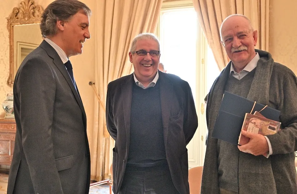 Foto 6 - Juli&aacute;n Granado y Tom&aacute;s Hern&aacute;ndez reciben los premios literarios 'Ciudad de Salamanca 2019'
