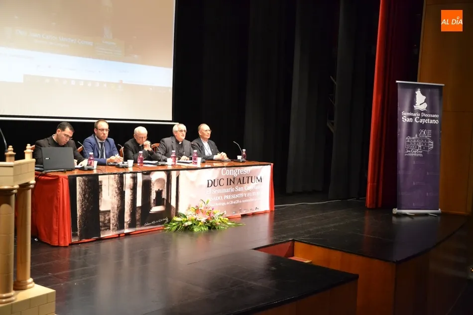Foto 8 - El Seminario &ldquo;llega a puerto tras una larga navegaci&oacute;n&rdquo; reflexionando sobre su pasado,...