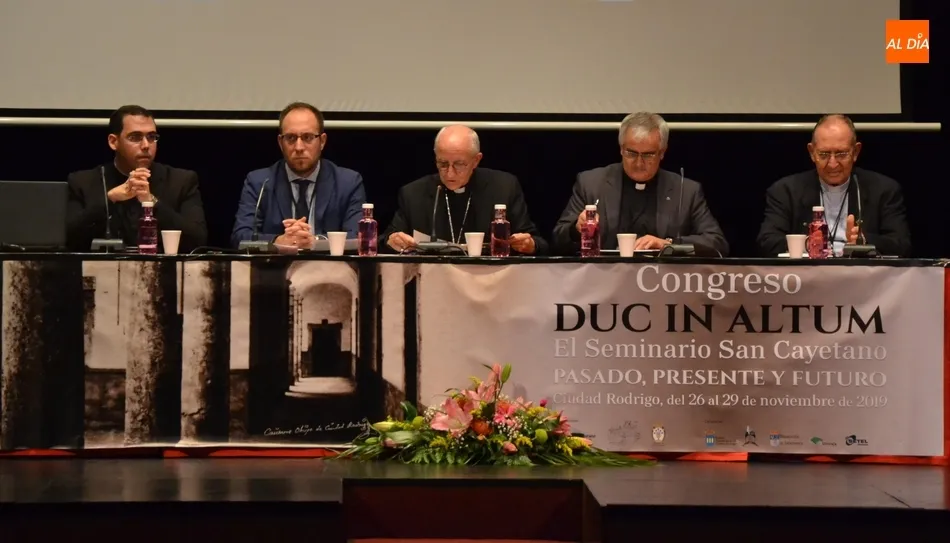 Foto 10 - El Seminario &ldquo;llega a puerto tras una larga navegaci&oacute;n&rdquo; reflexionando sobre su pasado,...