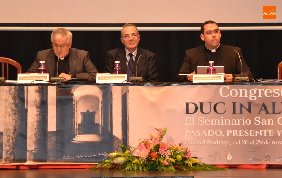 Foto 2 - El Seminario &ldquo;llega a puerto tras una larga navegaci&oacute;n&rdquo; reflexionando sobre su pasado,...