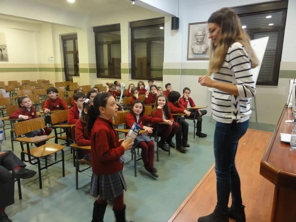 Foto 3 - Alumnos del Colegio San Juan Bosco participan en un taller de reciclaje de residuos