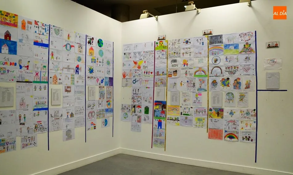 Exposición de trabajos organizada con motivo del Día Universal de la Infancia. Foto: Ángel Merino