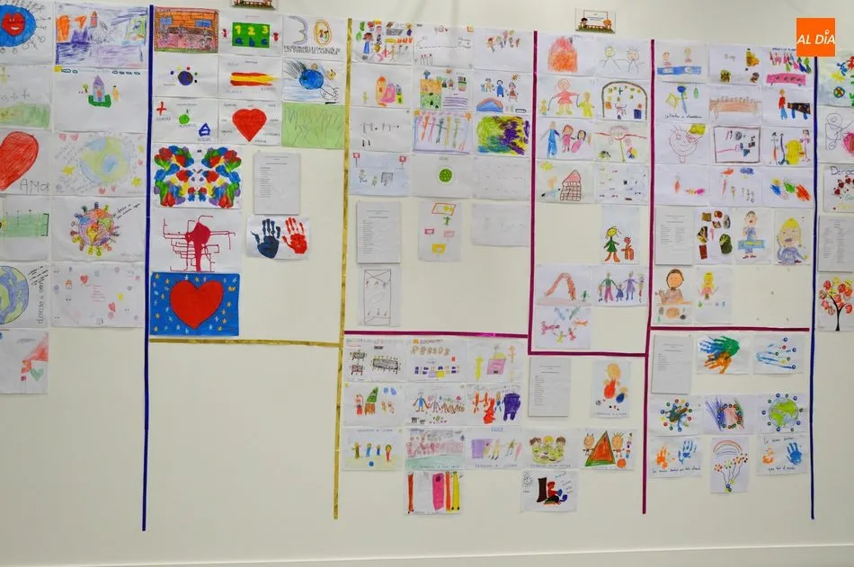 Foto 5 - El Charro acoge una exposici&oacute;n de dibujos escolares por el D&iacute;a Universal de la Infancia