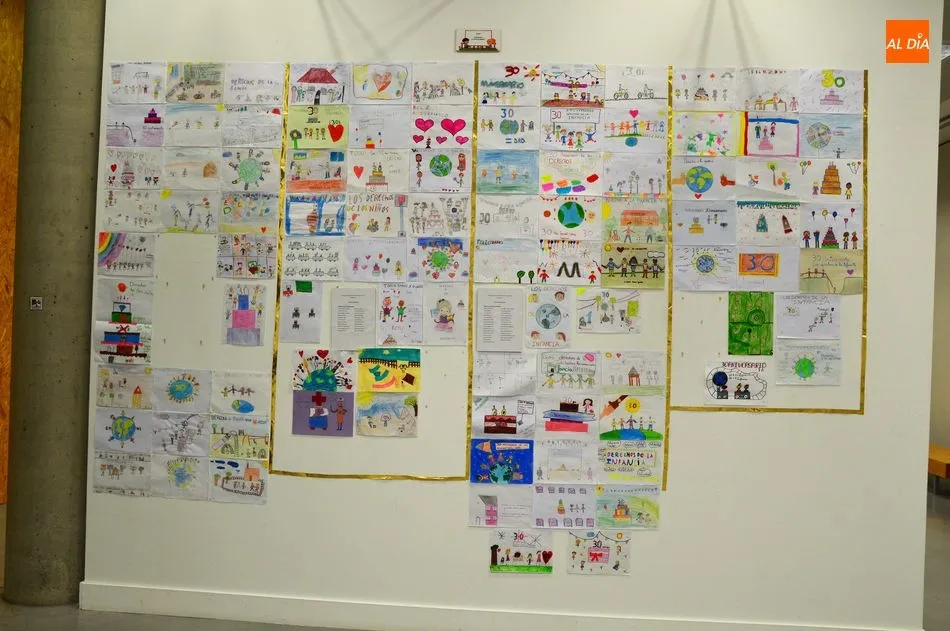 Foto 3 - El Charro acoge una exposici&oacute;n de dibujos escolares por el D&iacute;a Universal de la Infancia