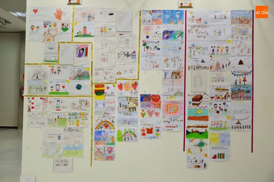 Foto 2 - El Charro acoge una exposici&oacute;n de dibujos escolares por el D&iacute;a Universal de la Infancia
