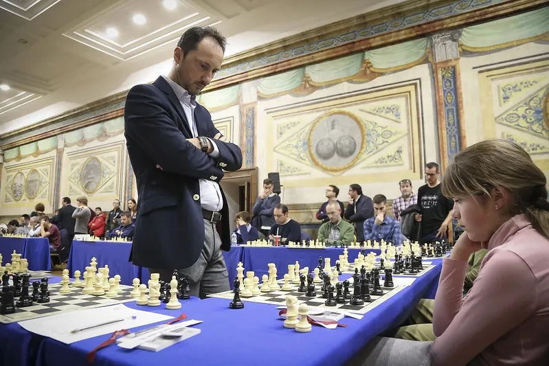 Una partida de ajedrez del II Festival