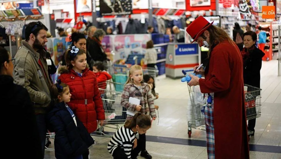 Los payasos globeros serán una de las atracciones de esta programación