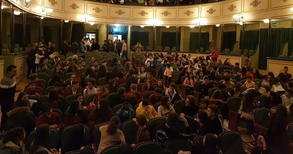 Los alumnos participaron en esta actividad en el Teatro Liceo