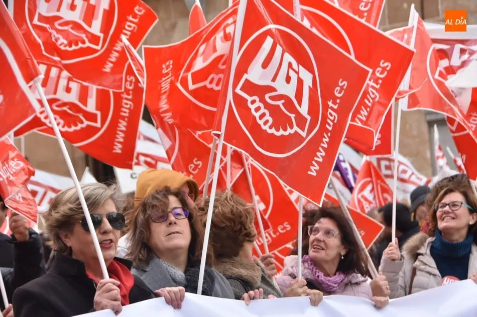 Foto 9 - Protestas de UGT y CCOO por la sentencia del Constitucional, que habilita el despido objetivo por...