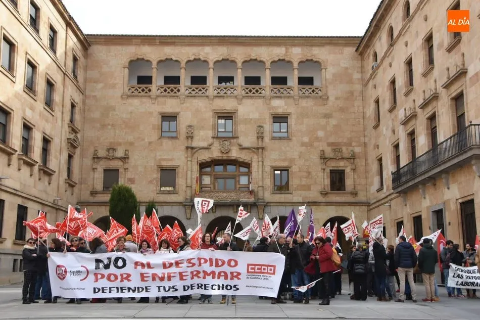 Foto 8 - Protestas de UGT y CCOO por la sentencia del Constitucional, que habilita el despido objetivo por...