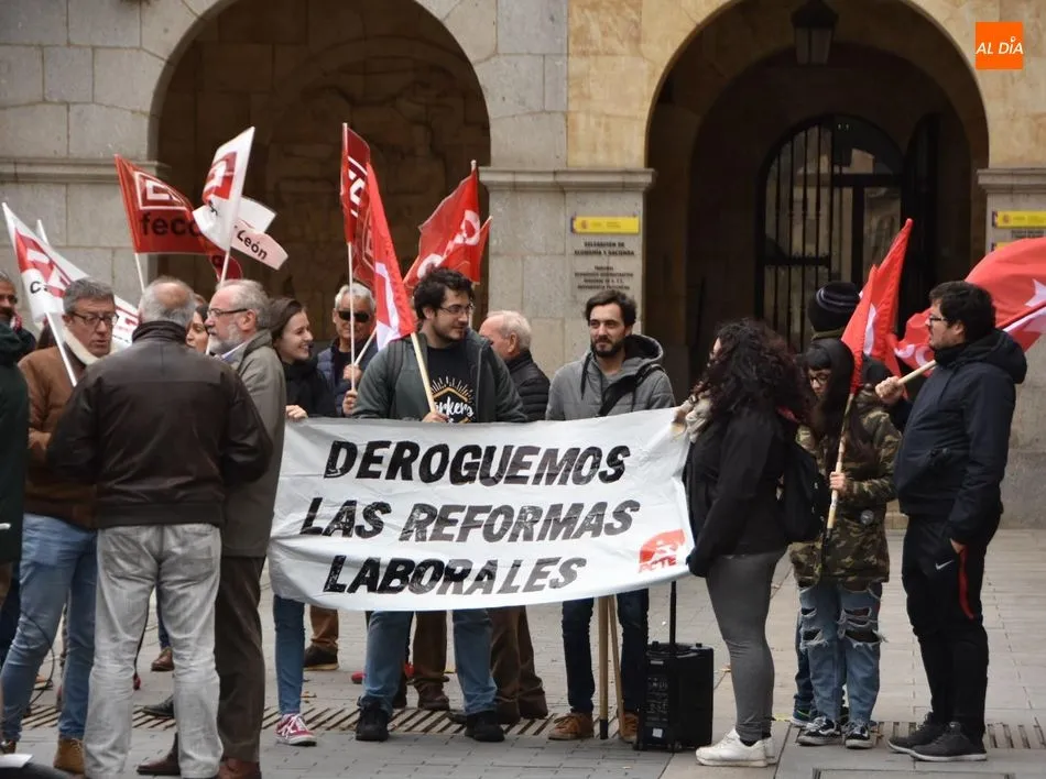 Foto 4 - Protestas de UGT y CCOO por la sentencia del Constitucional, que habilita el despido objetivo por...