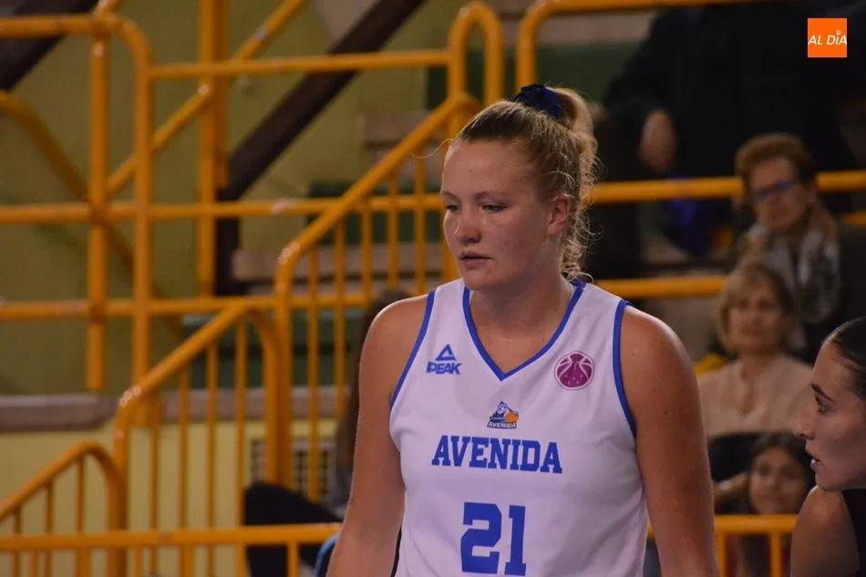 Emese Hof, en un partido de Eurocup