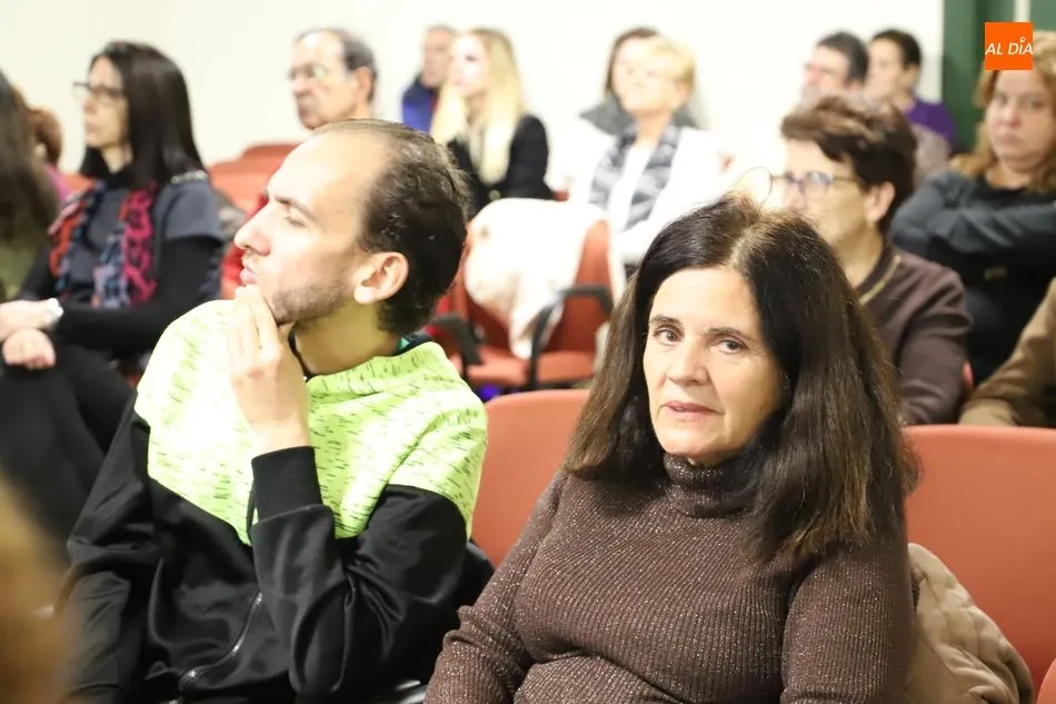 Foto 3 - Jero Hern&aacute;ndez acompa&ntilde;a a Marina G. Torr&uacute;s en la presentaci&oacute;n de su novela &lsquo;Azul Venezia&rsquo;