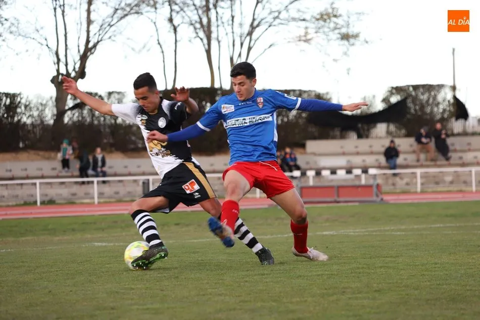 Diego González en el partido frente al Logroñés / Archivo