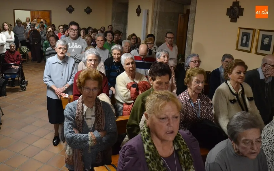 Foto 2 - Multitudinaria despedida de la novena en honor a la Virgen de la Medalla Milagrosa  