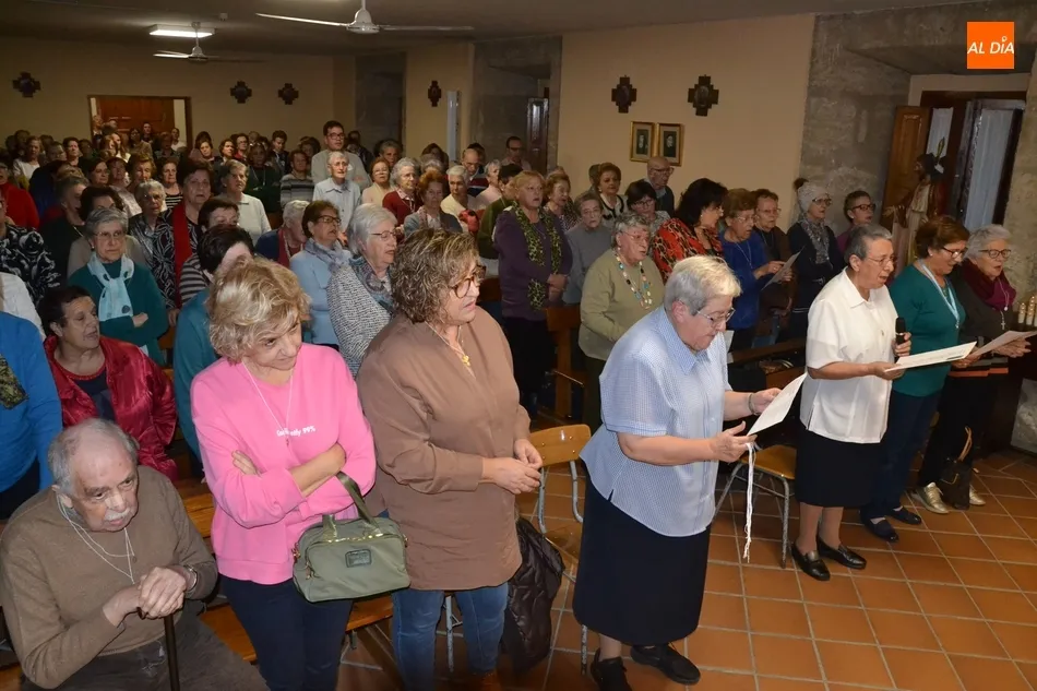 Foto 9 - Multitudinaria despedida de la novena en honor a la Virgen de la Medalla Milagrosa  