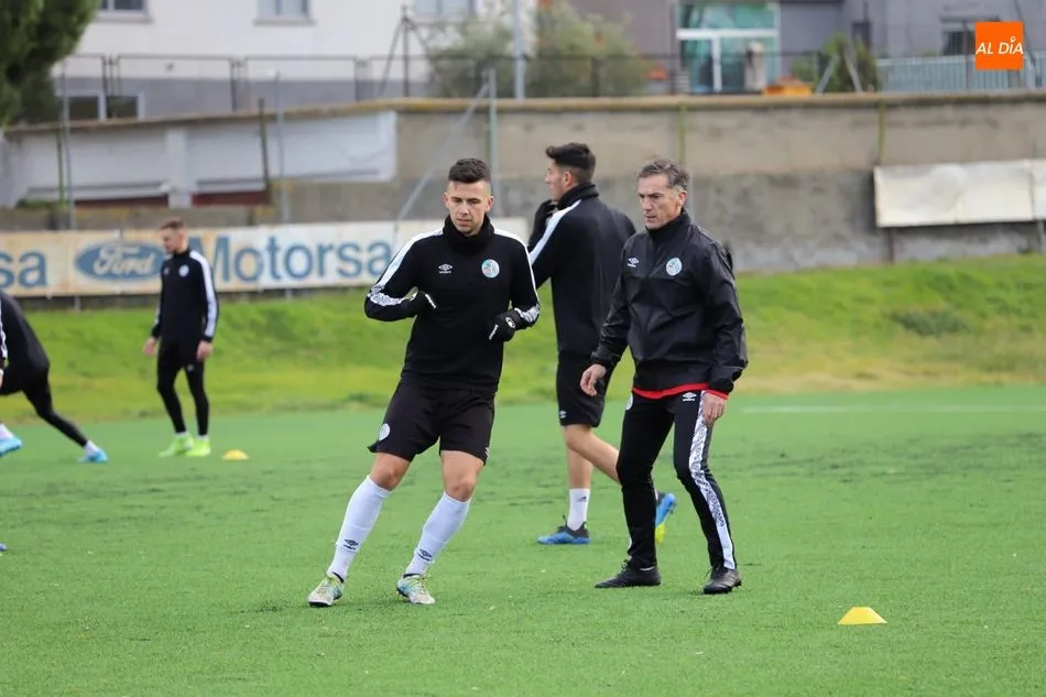 Larrazábal, en su primer entrenamiento, con Mella