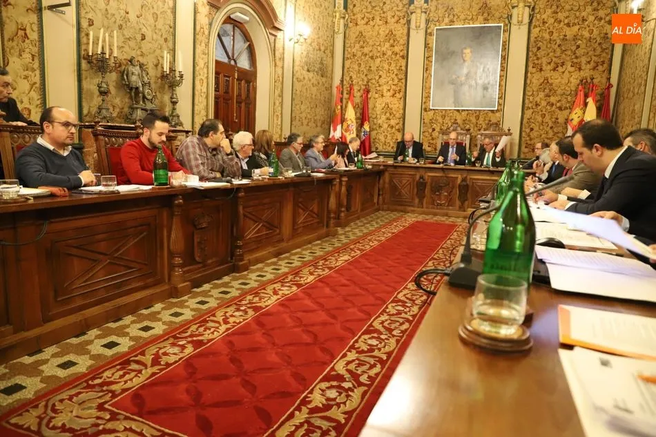 Foto 9 - La propuesta de reforma sanitaria rural crea tensi&oacute;n y acusaciones de "mentir" en el pleno de la...