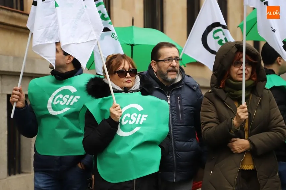 Foto 7 - Concentraci&oacute;n de CSIF para exigir al Gobierno la subida salarial&nbsp; del 2% para los empleados...