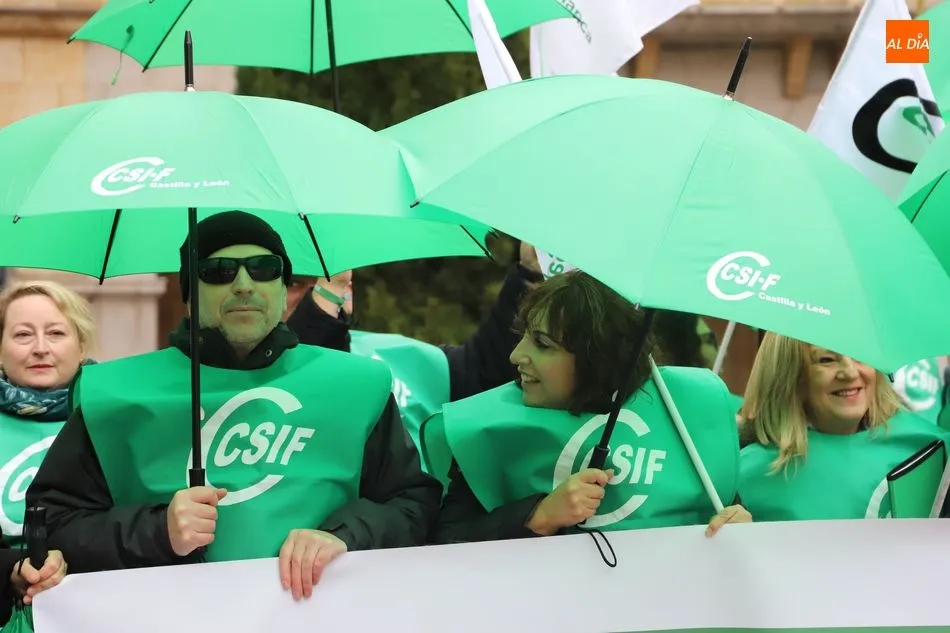 Foto 6 - Concentraci&oacute;n de CSIF para exigir al Gobierno la subida salarial&nbsp; del 2% para los empleados...