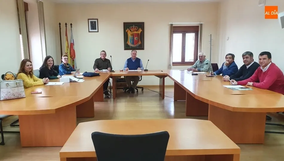 La reunión de la junta directiva estuvo presidida por el alcalde de Villarino, Julián Martín