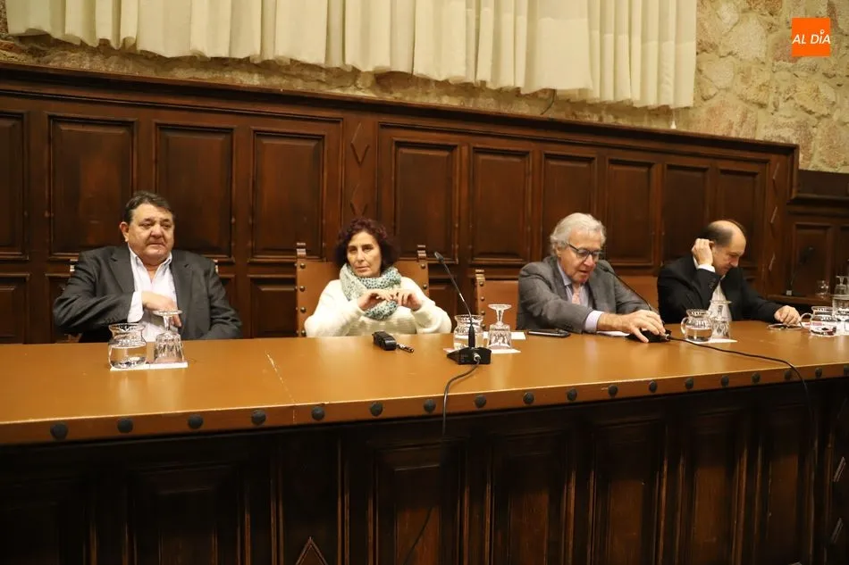 Foto 3 - El ciclo &lsquo;Di&aacute;logos sobre Catalu&ntilde;a&rsquo; ofrece un debate entre Gonzalo Quintero&nbsp;y Guillermo...