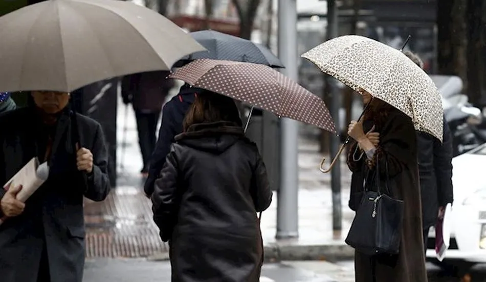 Las lluvias en el oeste peninsular marcan la jornada de este viernes con máximas de 25ºC