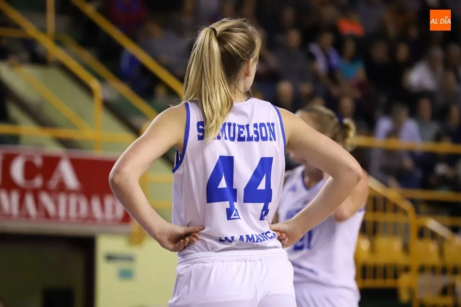 Foto 6 - El Perfumer&iacute;as Avenida cumple con el expediente al superar a un combativo Olivais (92-49)