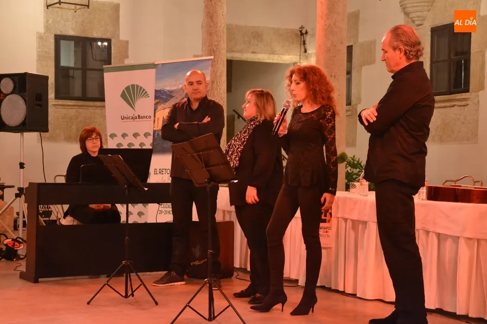 Foto 2 - El grupo Alcandora remata una larga jornada en la que Javier P&eacute;rez Andr&eacute;s invit&oacute; a...