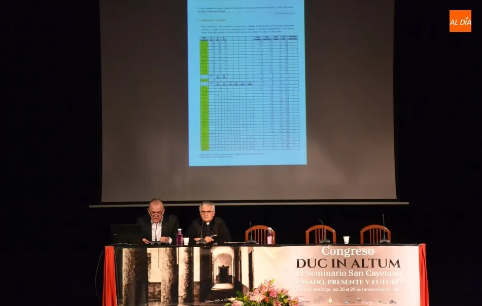 Foto 4 - El Seminario trata su &ldquo;milagrosa&rdquo; supervivencia y su contribuci&oacute;n a la sociedad mirobrigense  