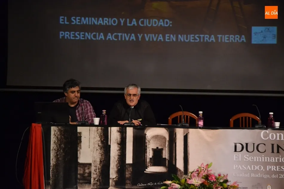 Foto 3 - El Seminario trata su &ldquo;milagrosa&rdquo; supervivencia y su contribuci&oacute;n a la sociedad mirobrigense  