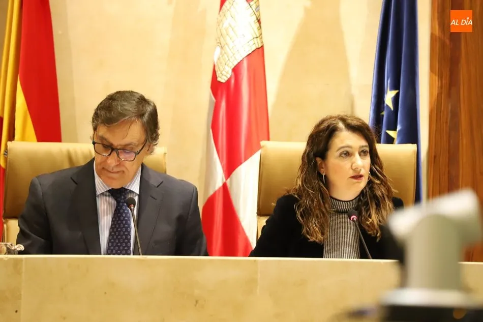 Foto 9 - El pleno del Ayuntamiento de Salamanca ratifica las Medallas de Oro para CES y C&aacute;ritas Diocesana