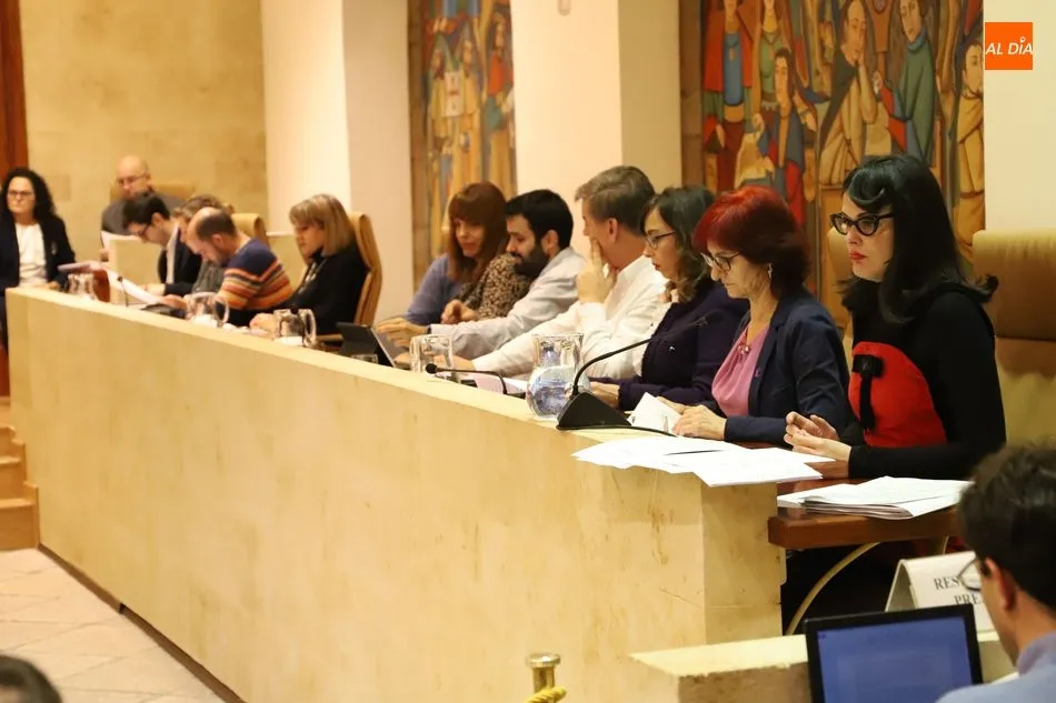 Foto 3 - El pleno del Ayuntamiento de Salamanca ratifica las Medallas de Oro para CES y C&aacute;ritas Diocesana