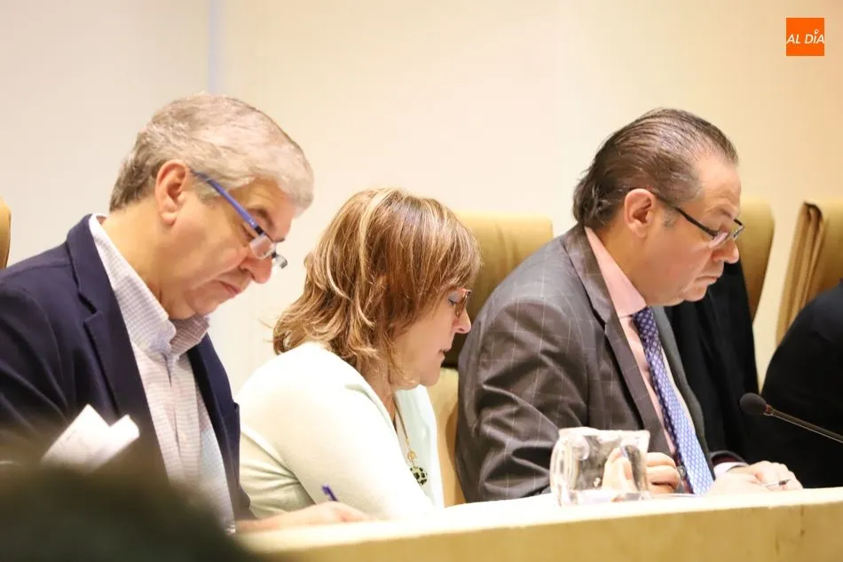 Foto 2 - El pleno del Ayuntamiento de Salamanca ratifica las Medallas de Oro para CES y C&aacute;ritas Diocesana