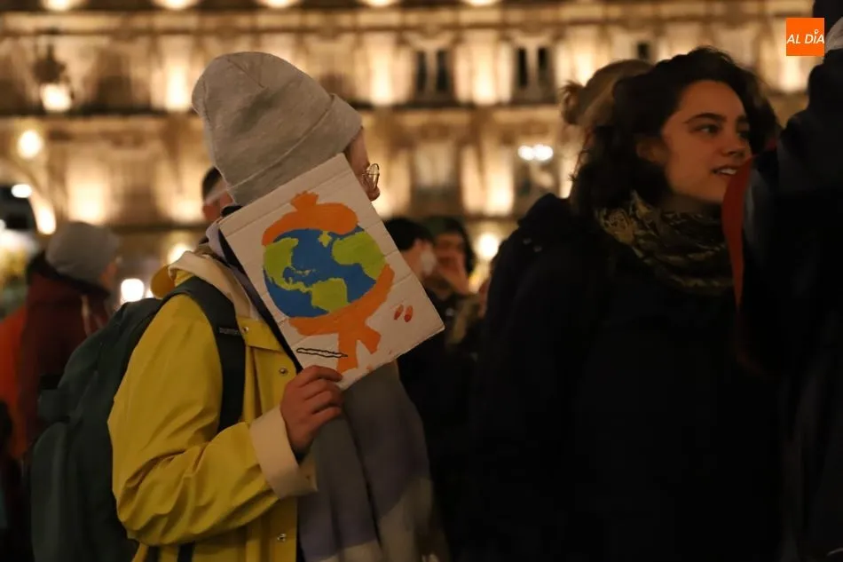 Foto 4 - El movimiento Fridays For Future hace una &lsquo;marcha zombie&rsquo; contra el Black Friday  