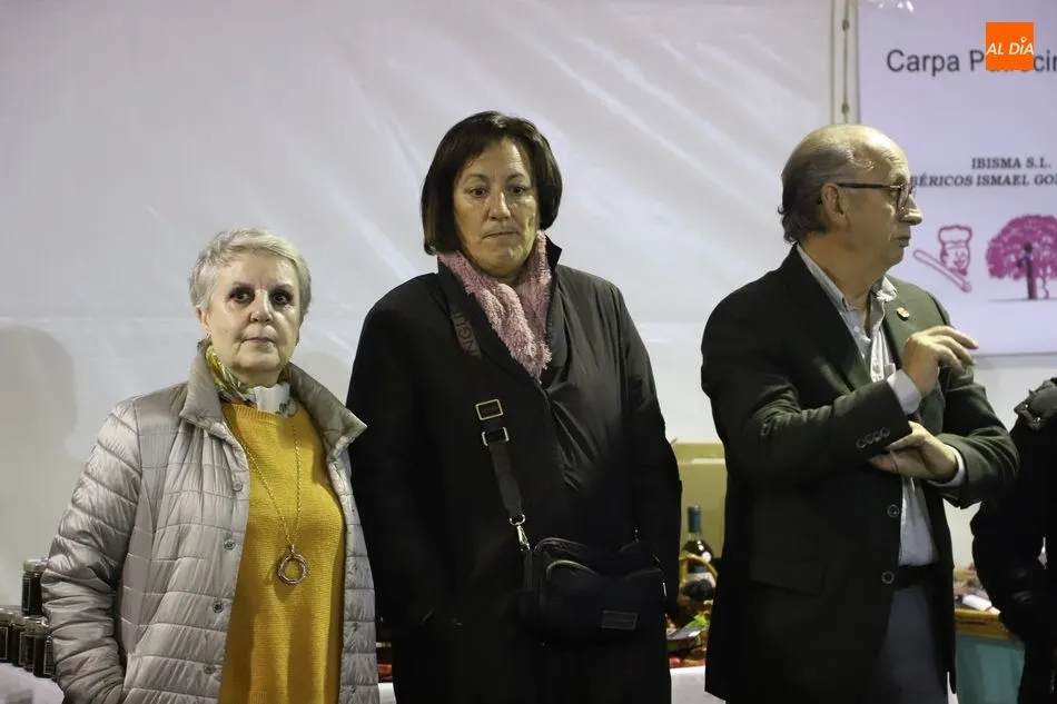 Foto 3 - Ana Su&aacute;rez e Isabel Mac&iacute;as acuden al&nbsp;&lsquo;XXIV Rastrillo de los Pobres&rsquo;