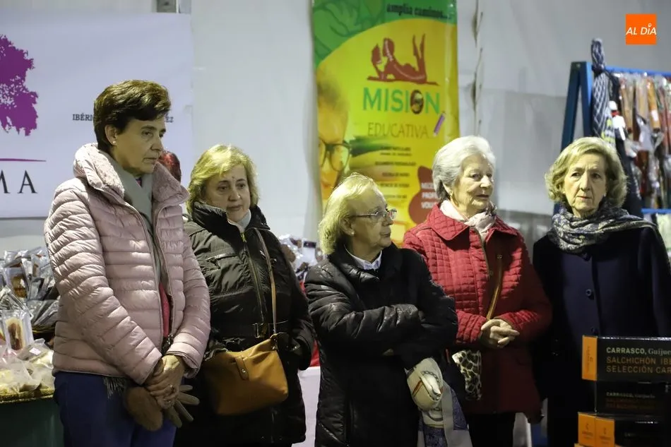 Foto 2 - Ana Su&aacute;rez e Isabel Mac&iacute;as acuden al&nbsp;&lsquo;XXIV Rastrillo de los Pobres&rsquo;