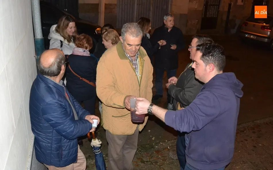 Foto 4 - Enorme &eacute;xito de la Carbochada callejera de la Parroquia de San Andr&eacute;s  