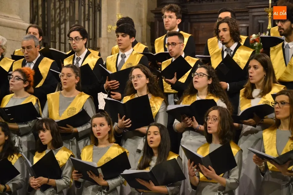 Foto 10 - Brillante cierre del Congreso del Seminario con las voces del Coro Tom&aacute;s Luis de Victoria  